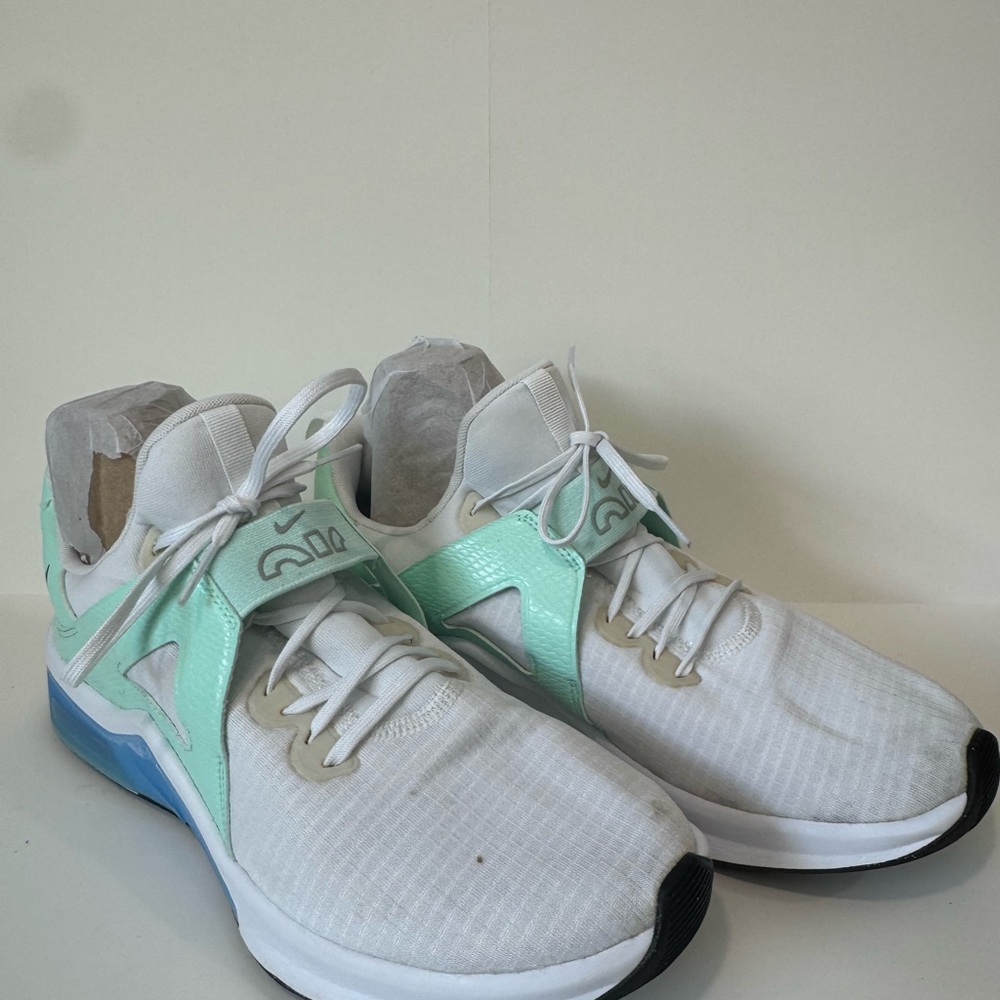 Nike Air Max Bella Shoes Women's Size 11 White Mint Workout Running Sneakers